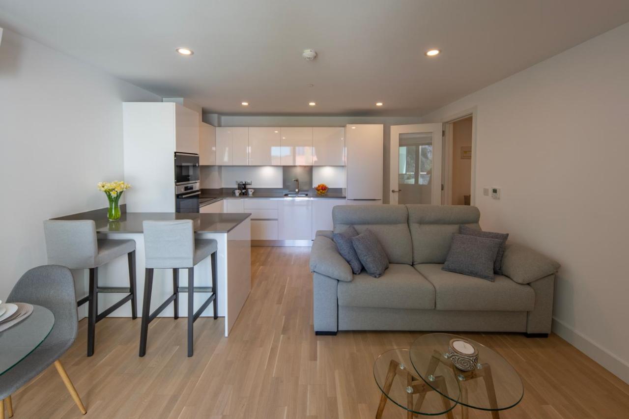 Brand New Luxury 1 Bed 2 Bath Apartment - Spa & Pool Gibraltar Exteriör bild