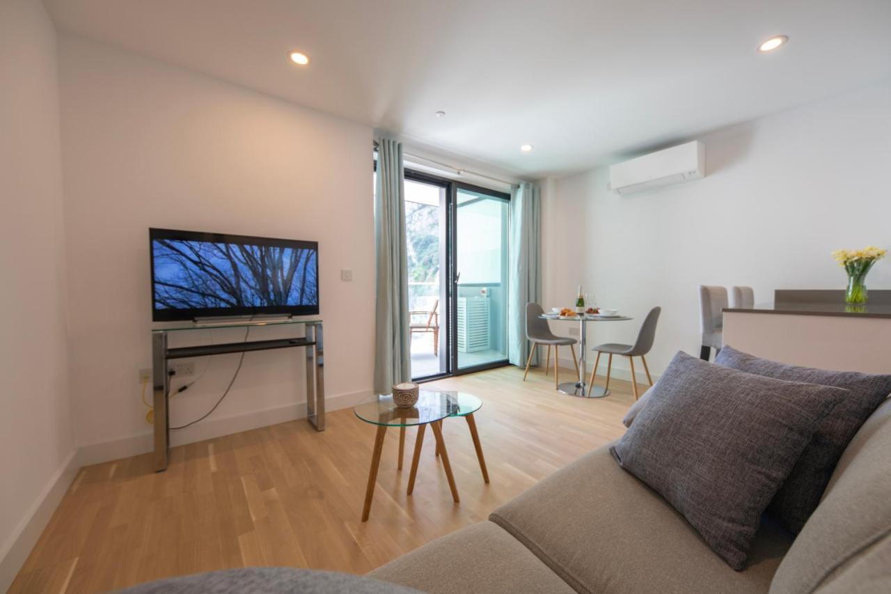Brand New Luxury 1 Bed 2 Bath Apartment - Spa & Pool Gibraltar Exteriör bild