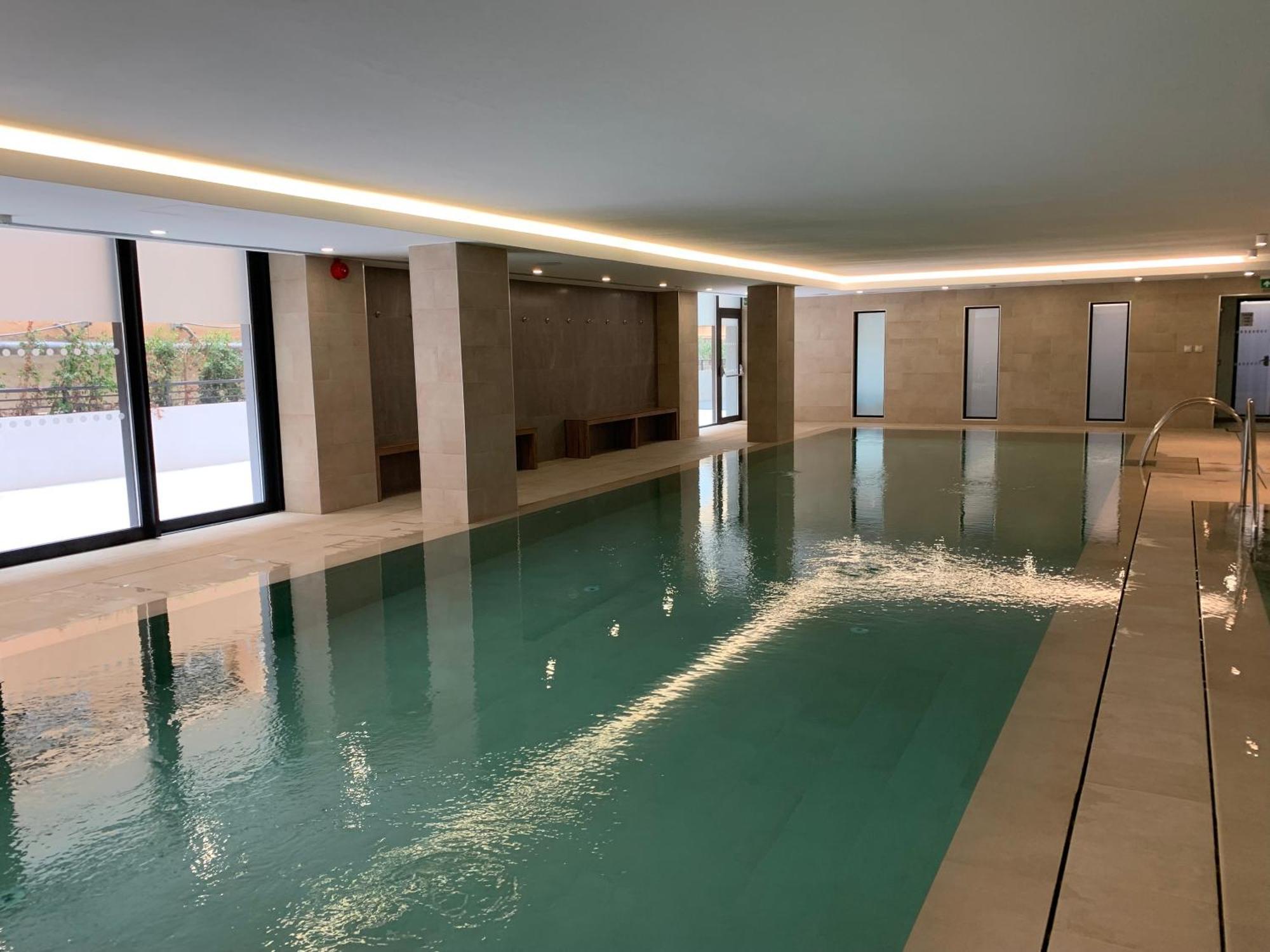 Brand New Luxury 1 Bed 2 Bath Apartment - Spa & Pool Gibraltar Exteriör bild